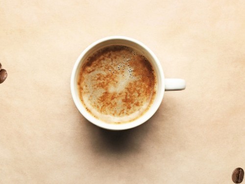 ¿QUÉ SE PUEDE AÑADIR AL CAFÉ PARA DARLE UN TOQUE DIFERENTE?